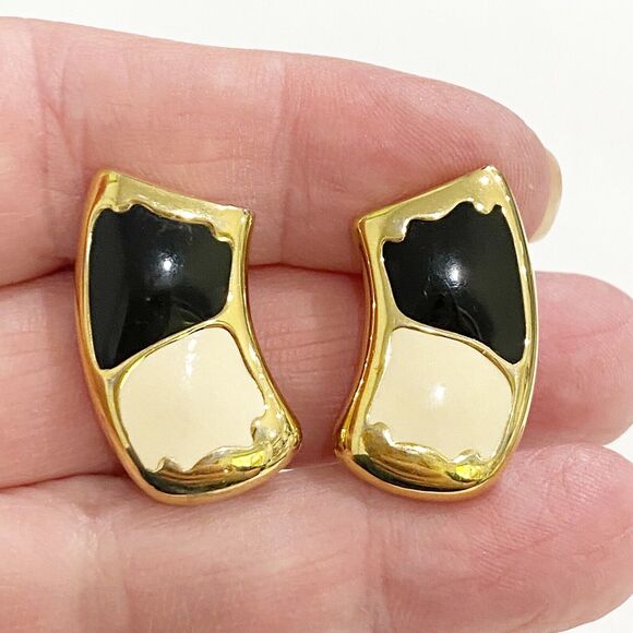Clip On Earrings 1980's goldtone cream & black enamel Boss Lady classic jewelry - Picture 3 of 7